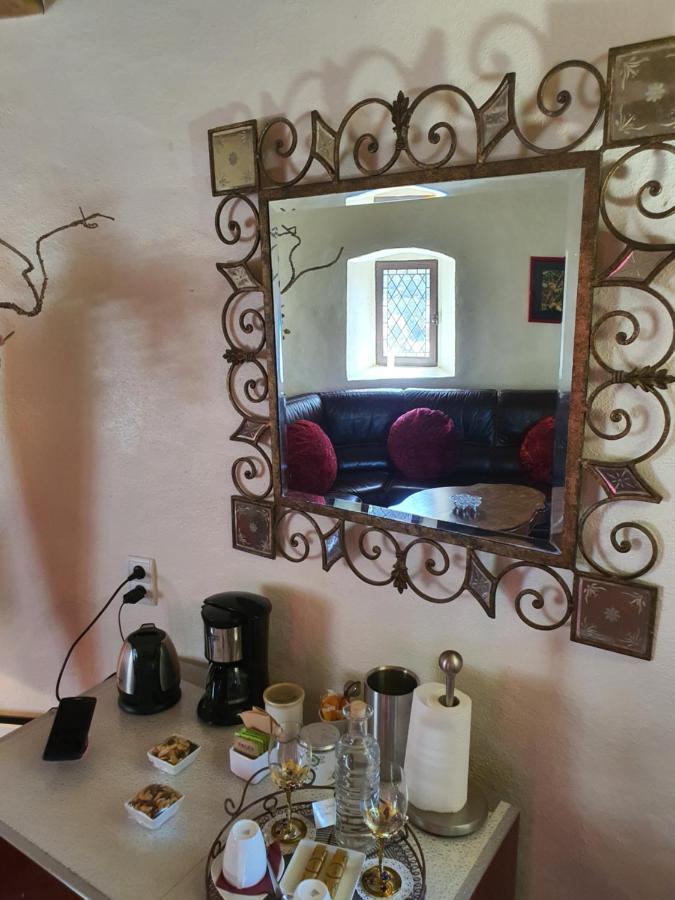 D'hotes Au Chateau De Belcastel Bed & Breakfast