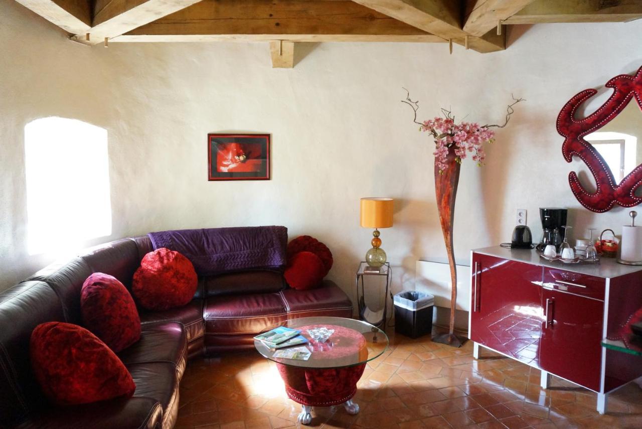 D'hotes Au Chateau De Belcastel Bed & Breakfast *