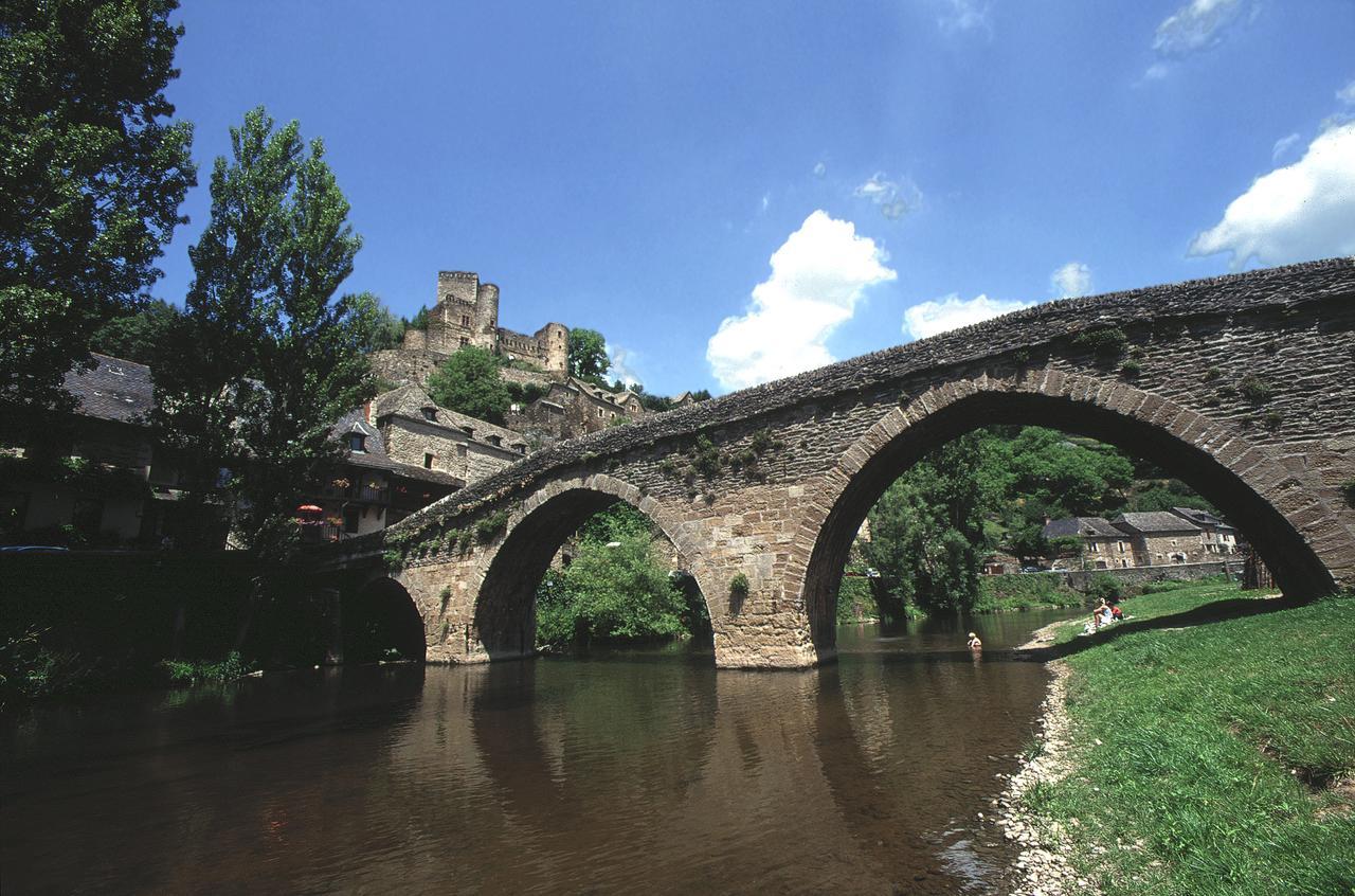 D'hotes Au Chateau De Belcastel Bed & Breakfast *
